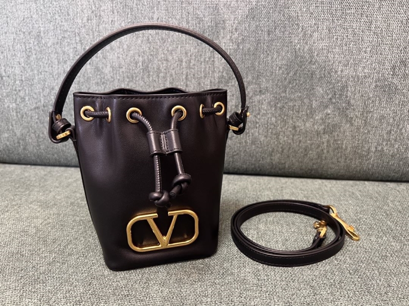 Va1e*ntin0 bucket bag
